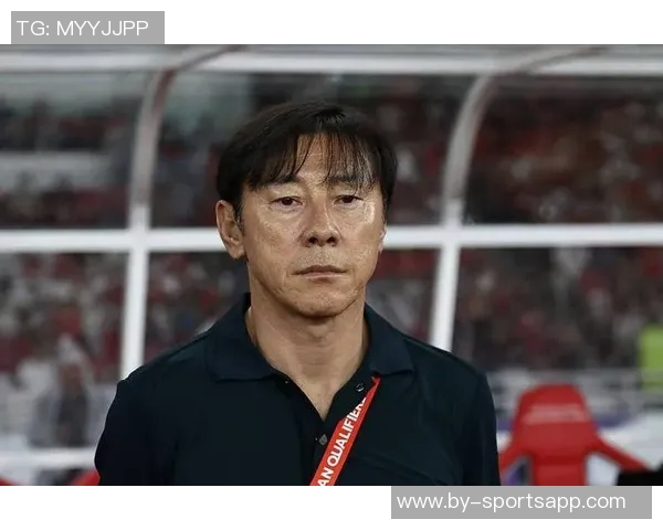 蔚山后卫揭露前主帅申台龙扇耳光事件引发热议球员不听指挥成焦点 蔚山后卫揭露前主帅申台龙扇耳光事件引发热议球员不听指挥成焦点