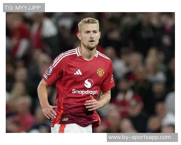 曼联10月最佳球员候选名单揭晓库尼亚姆伯莫拉门斯德里赫特争夺荣誉